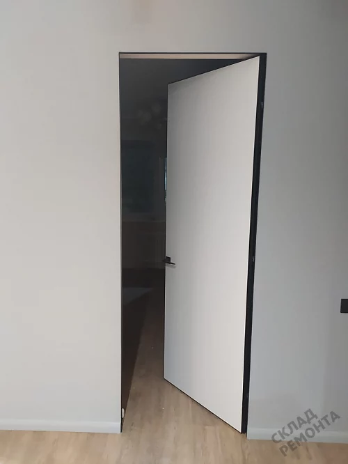 Фото Скрытая дверь AxelDoors Invisible Reverse 2100 обр.откр(ал.кр черн. с 4х), под покраску, без стекла – купить в Чите: цена, описание, фото. Интернет-магазин. 4